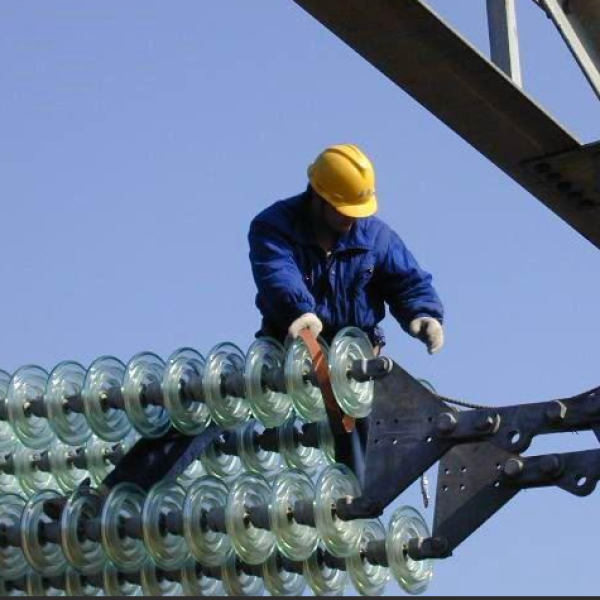 Supplying 15,000 Sets of Glass Insulators for Middle East 500kV Transmission Line Project